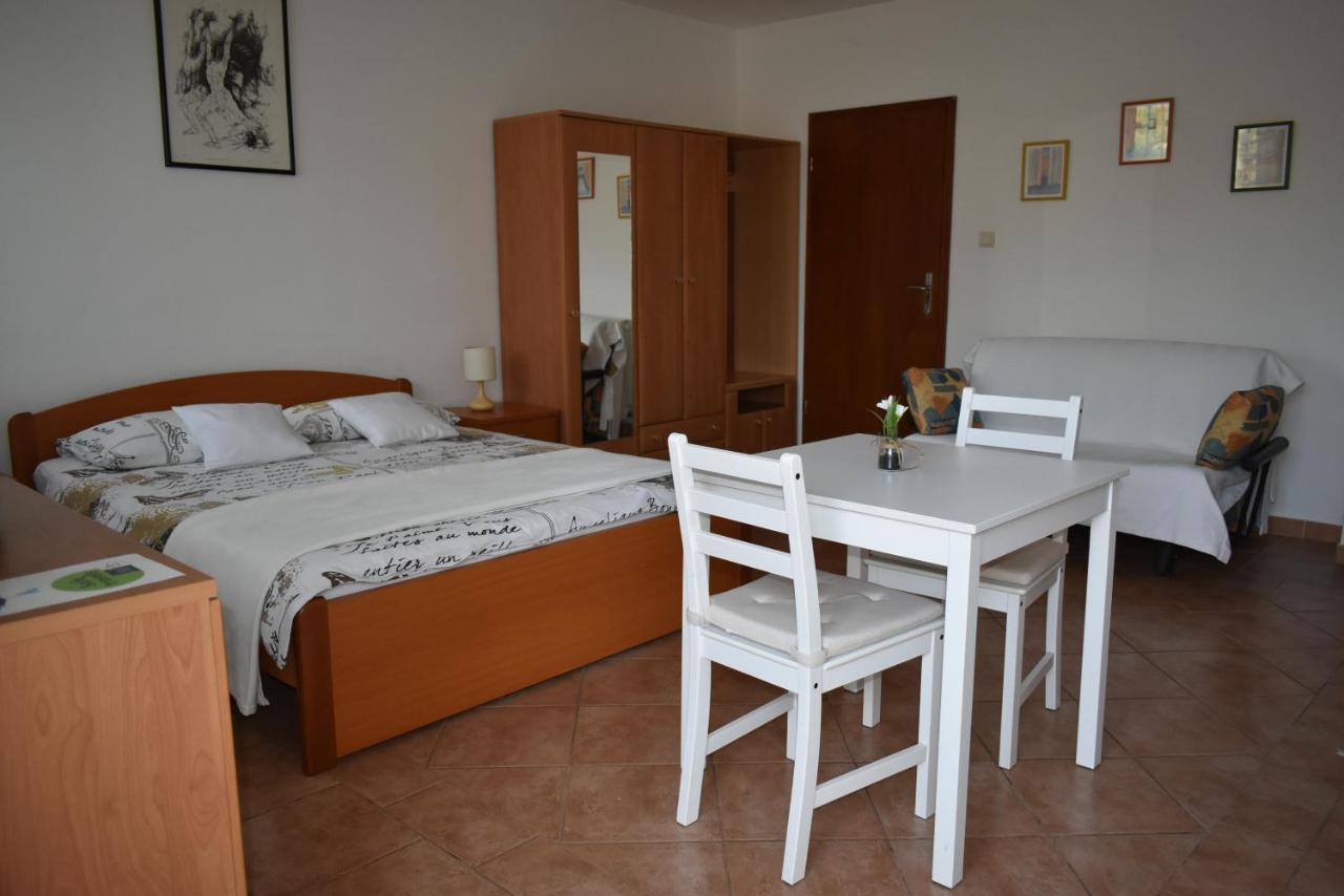 Studio Max Rovinj Exterior foto